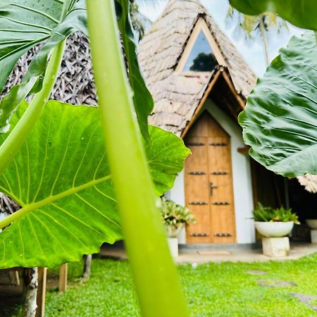 Turtle Wood Cabin Tangalle Bagian luar foto
