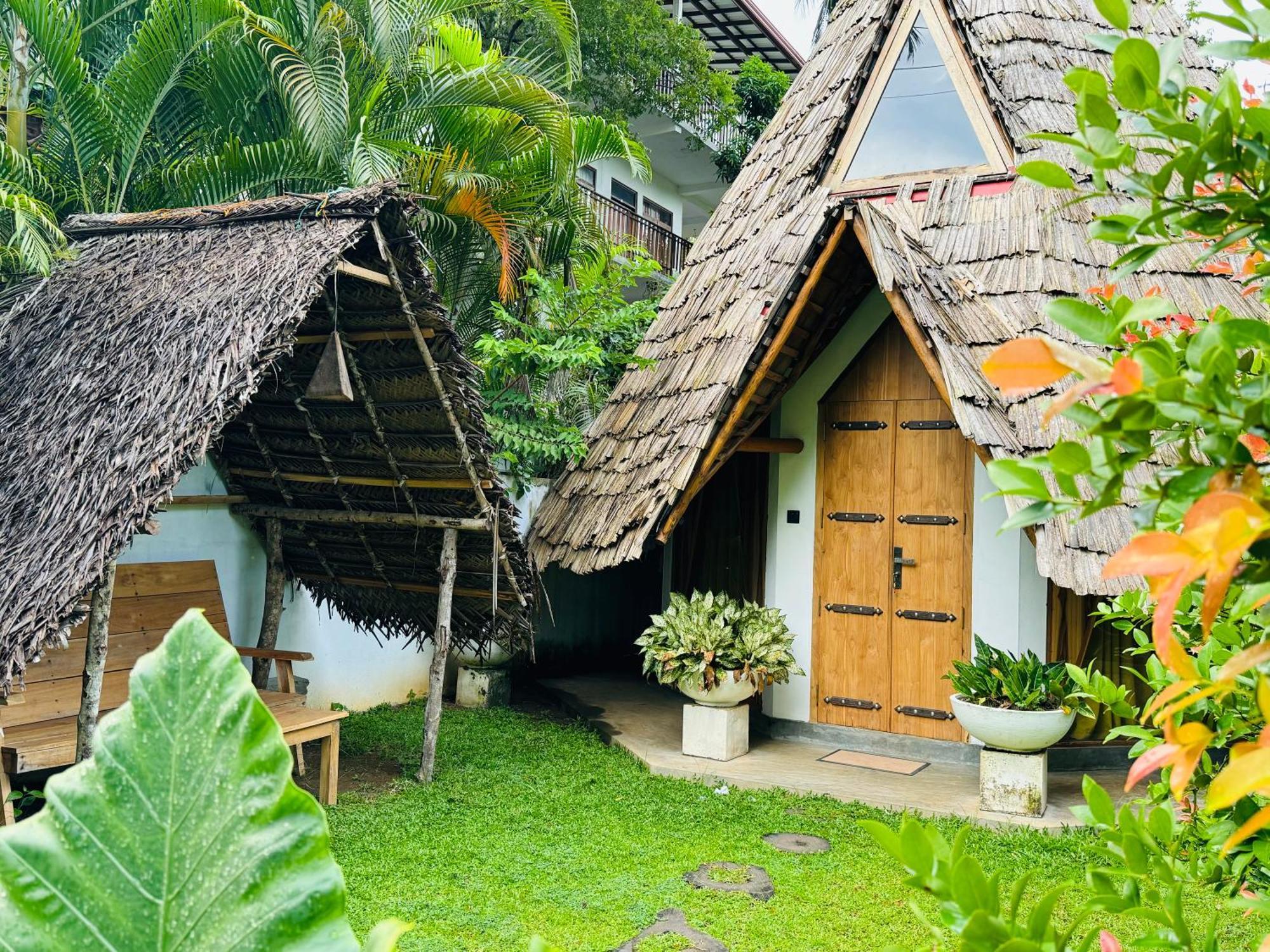 Turtle Wood Cabin Tangalle Bagian luar foto
