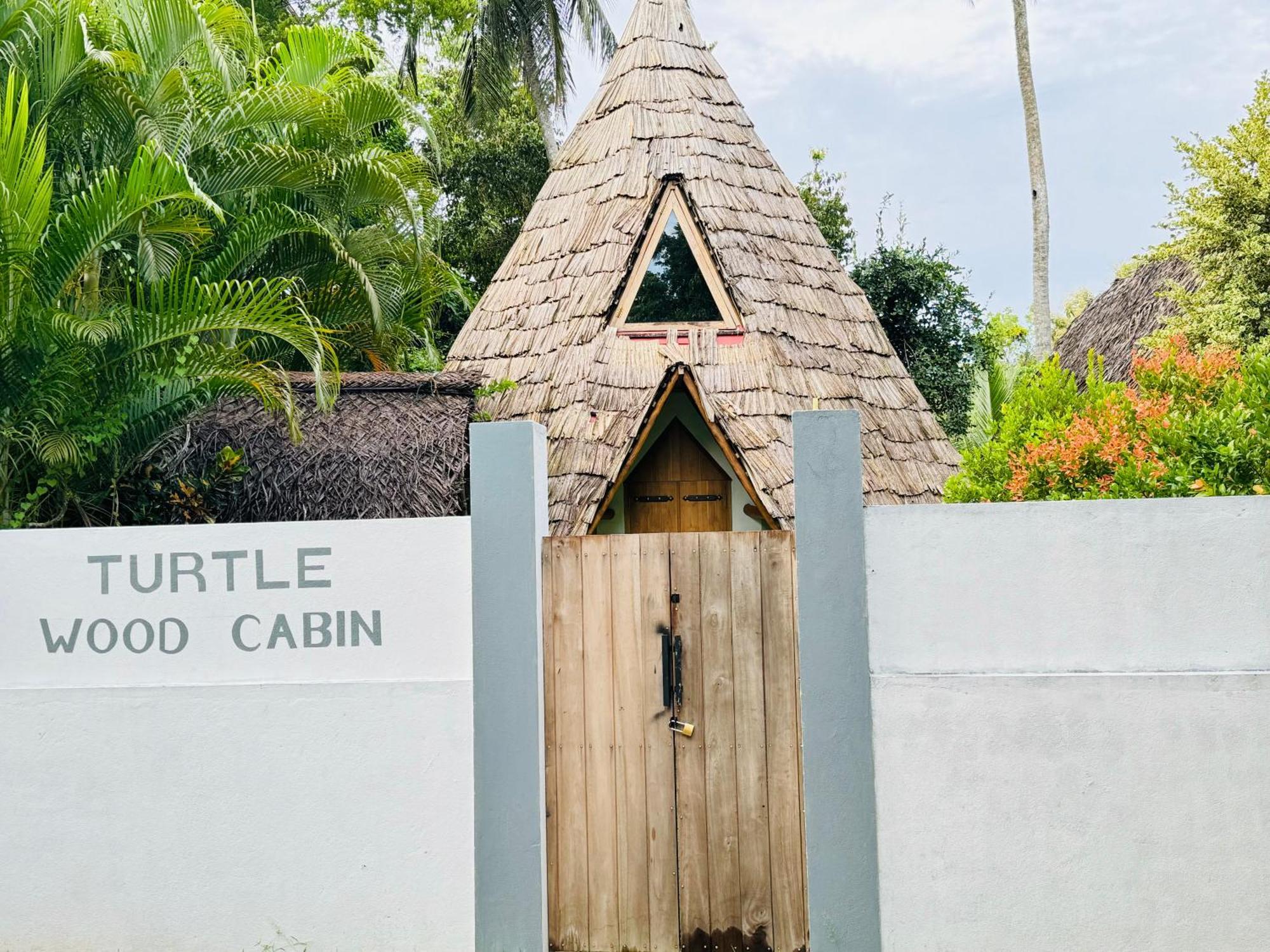 Turtle Wood Cabin Tangalle Bagian luar foto