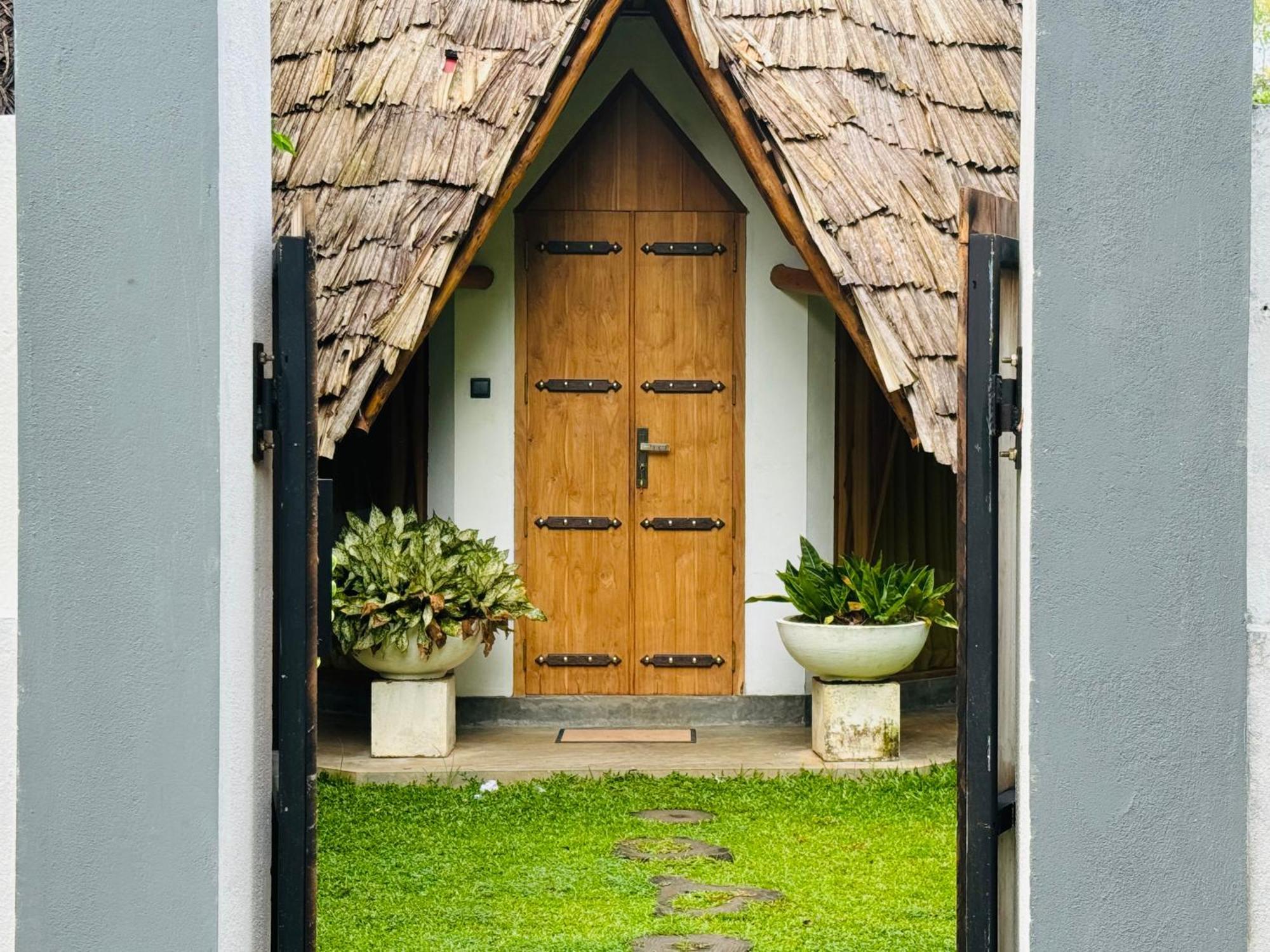 Turtle Wood Cabin Tangalle Bagian luar foto