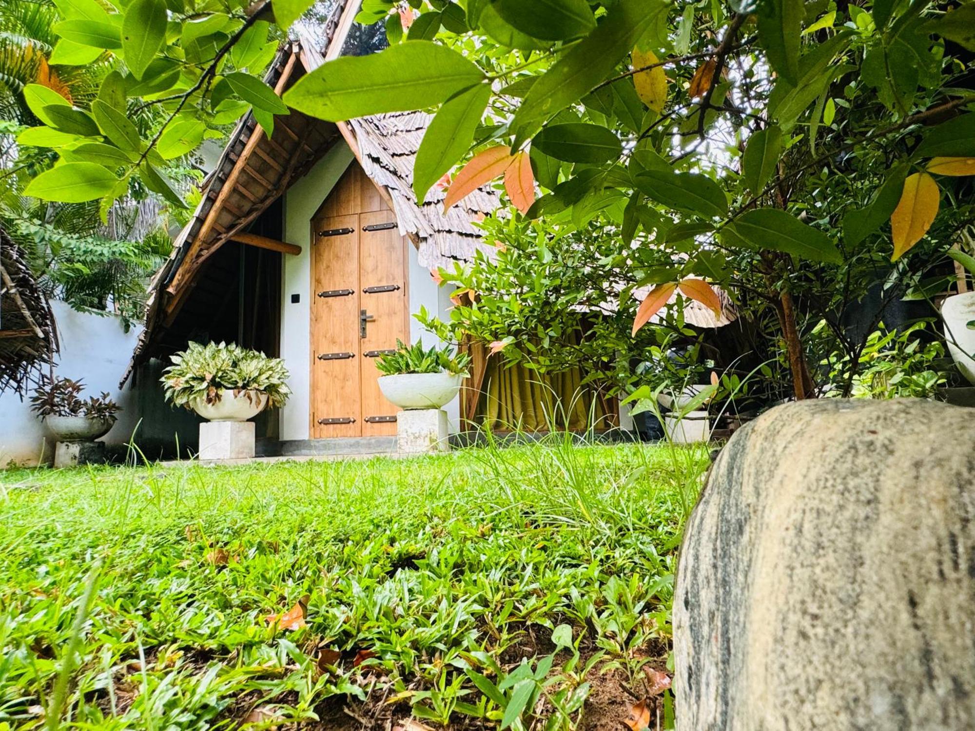 Turtle Wood Cabin Tangalle Bagian luar foto