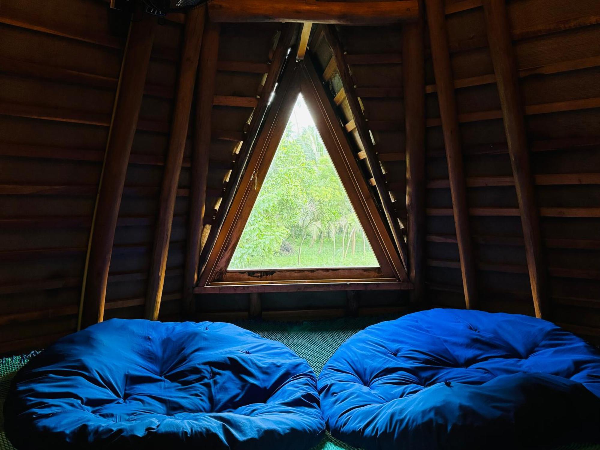 Turtle Wood Cabin Tangalle Bagian luar foto
