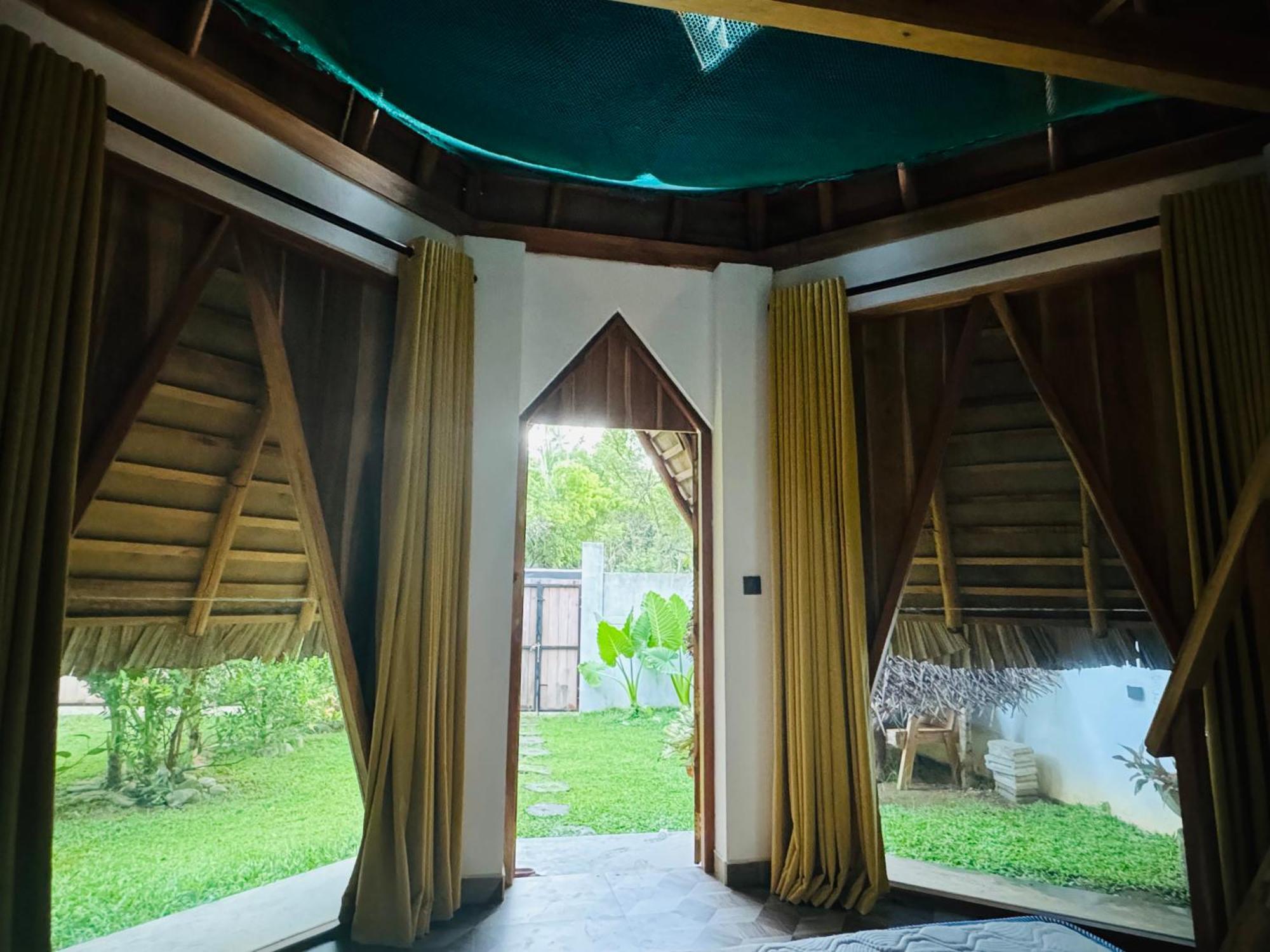 Turtle Wood Cabin Tangalle Bagian luar foto